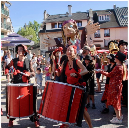 Défilé en fanfare Le Loufoque