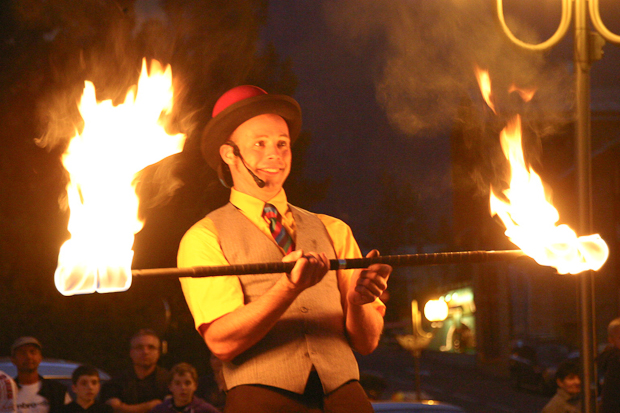 Spectacle de feu "Les tribulations enflammées d'Aristide"